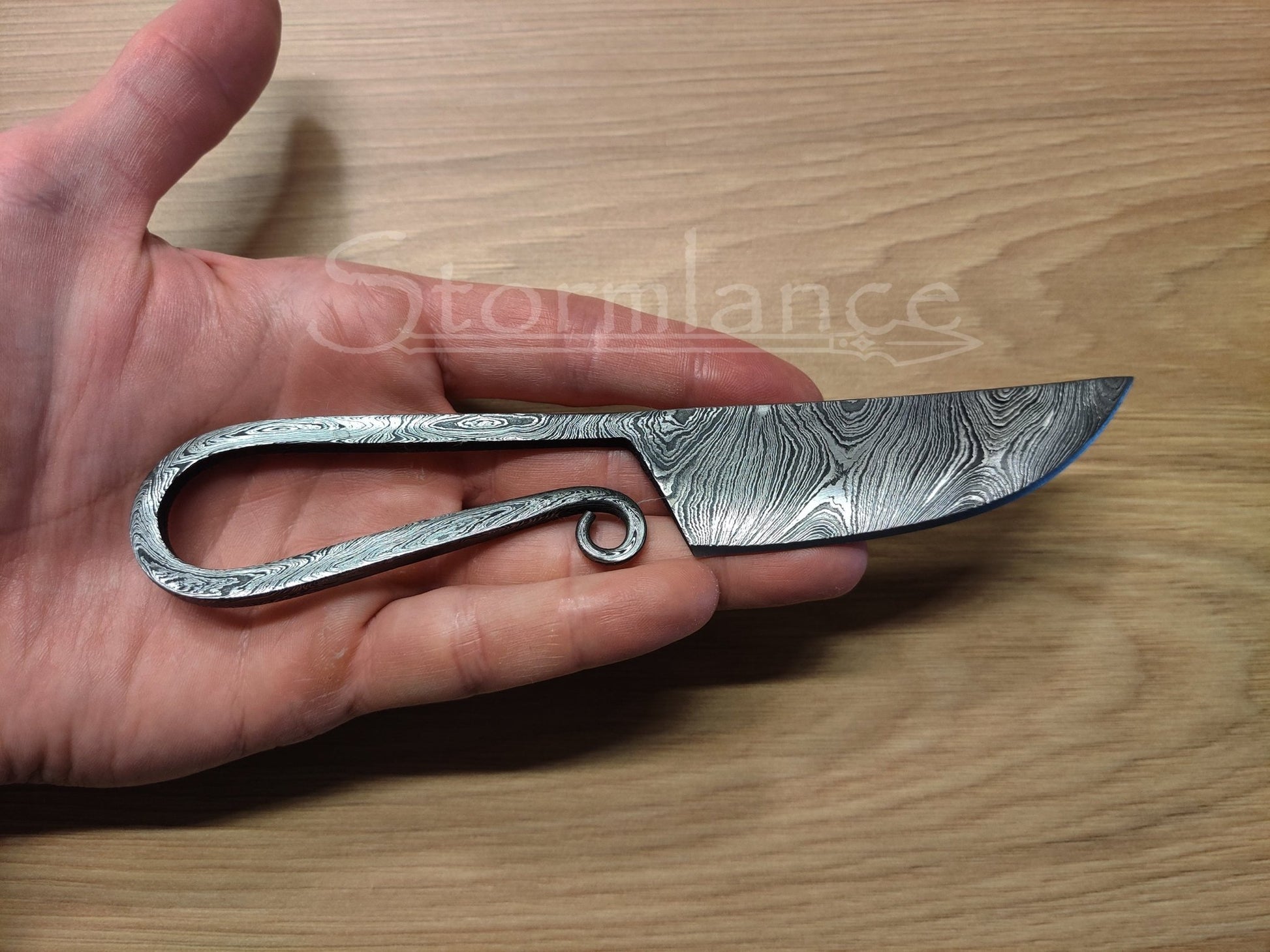 Hand - Forged Viking Krumkniv, Damascus Steel - Stormlance